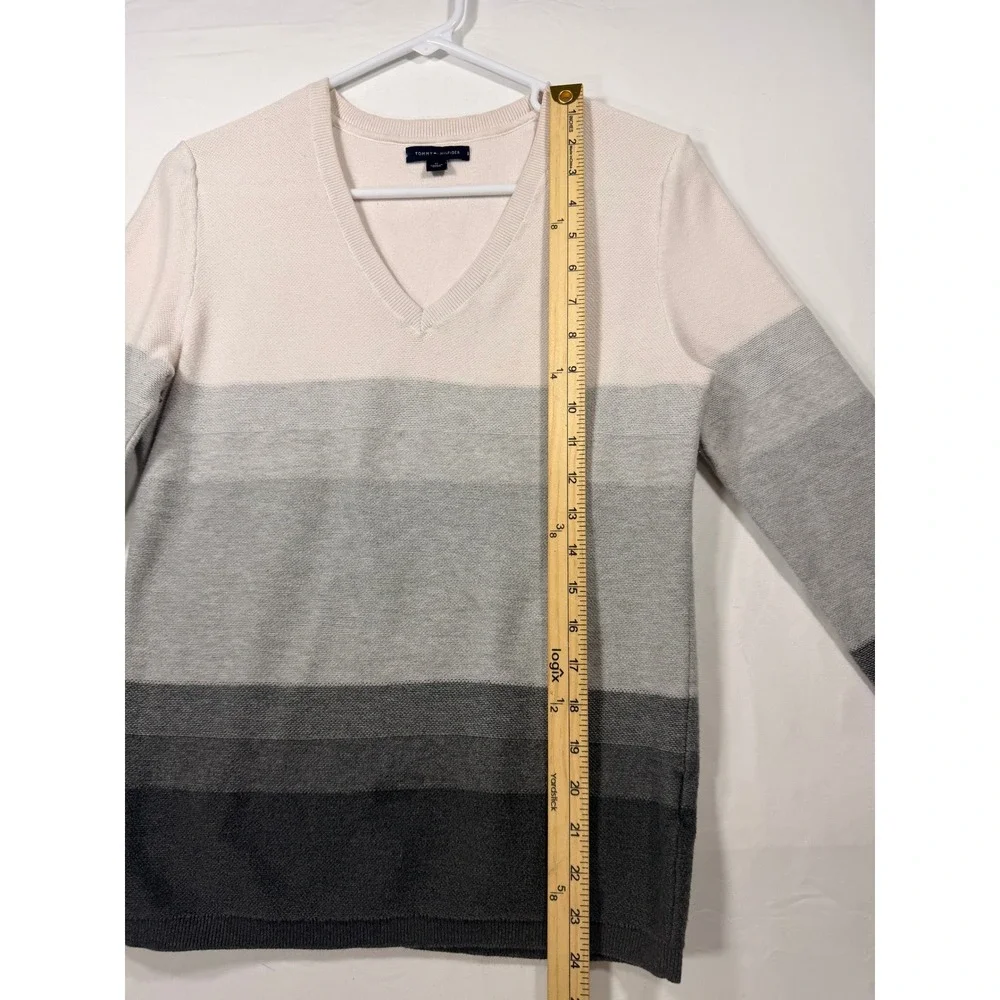 Tommy Hilfiger V-Neck Sweater Womens Medium Grey Cream Colorblock Cotton‎